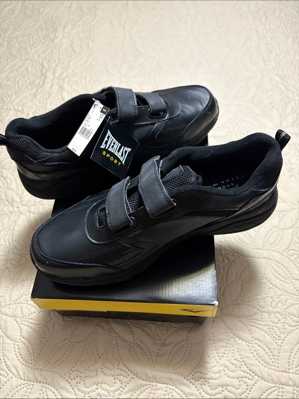NWT leather wide Sz 12EEEE Everlast men’s black velcro-closure sport shoes. Box.